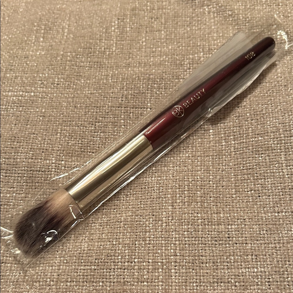 BK Beauty 108 Precision Powder Brush, NEW